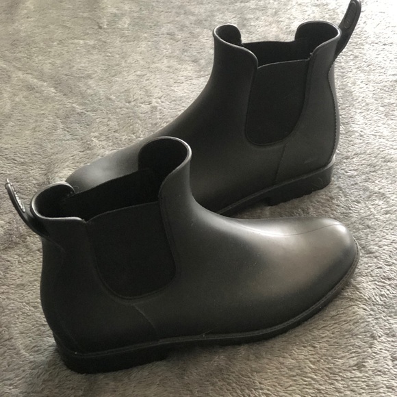 Chelsea Ankle Rainboots - Picture 2 of 3